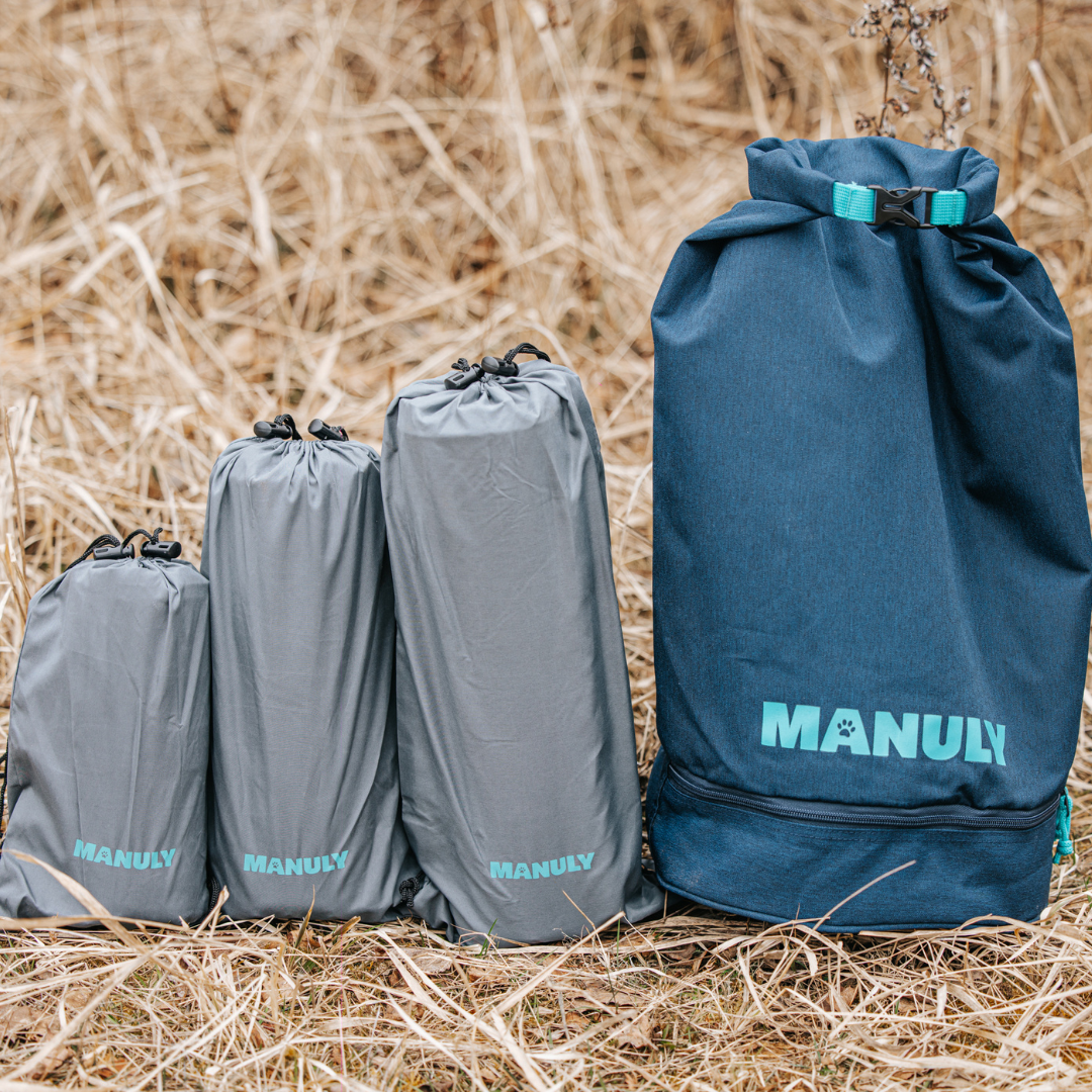 alle 3 Manuly Hundematten zusammengerollt mit dem Manuly Bag